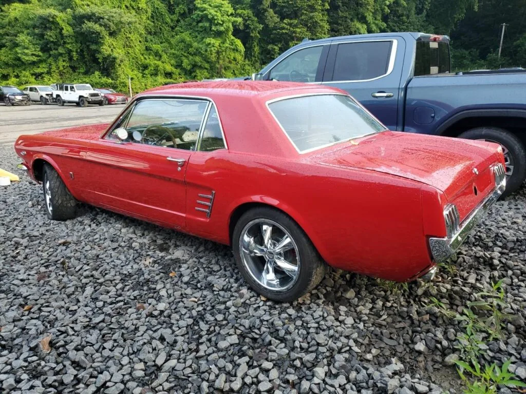 Ford Mustang Coupé 289 V8 1966 — Vermelho
