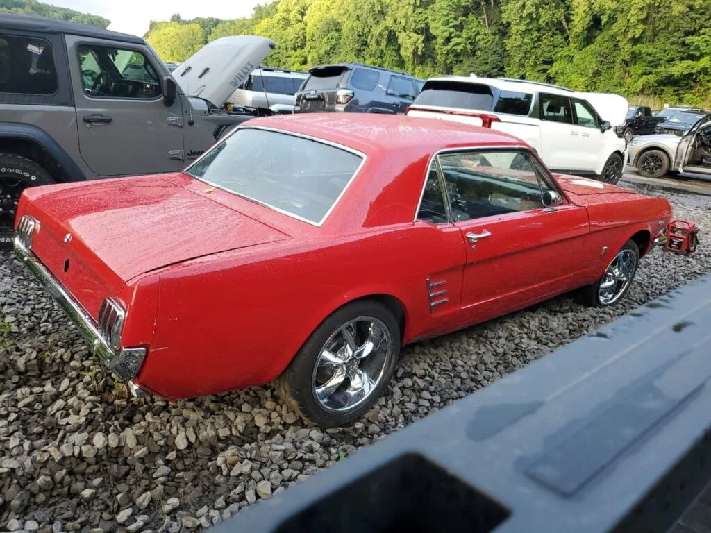 Ford Mustang Coupé 289 V8 1966 — Vermelho