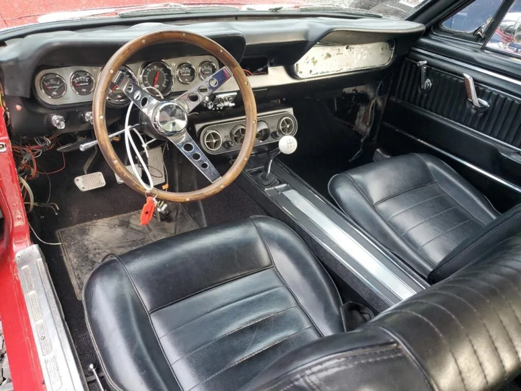 Ford Mustang Coupé 289 V8 1966 — Vermelho