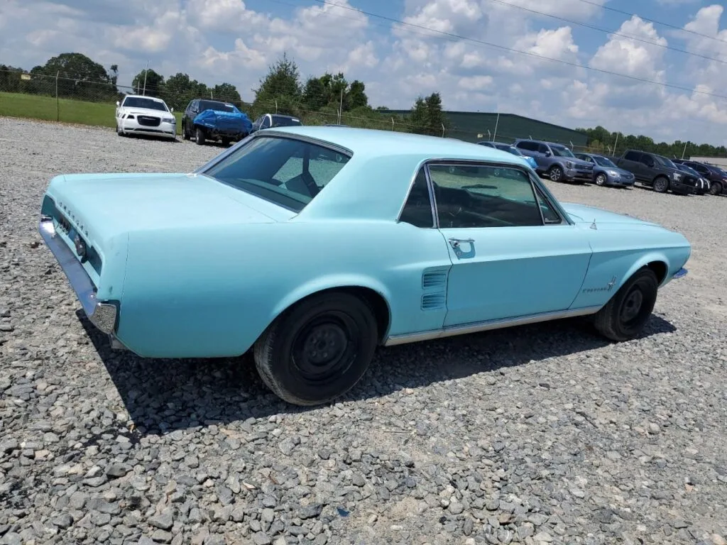 Ford Mustang Coupé 289 V8 1967 — Azul (em trânsito)