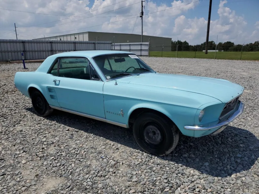 Ford Mustang Coupé 289 V8 1967 — Azul (em trânsito)