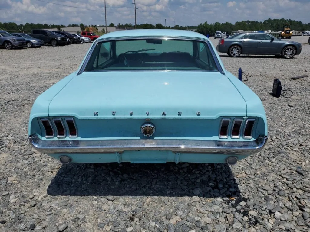 Ford Mustang Coupé 289 V8 1967 — Azul (em trânsito)