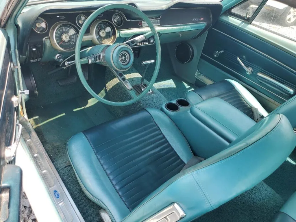 Ford Mustang Coupé 289 V8 1967 — Azul (em trânsito)