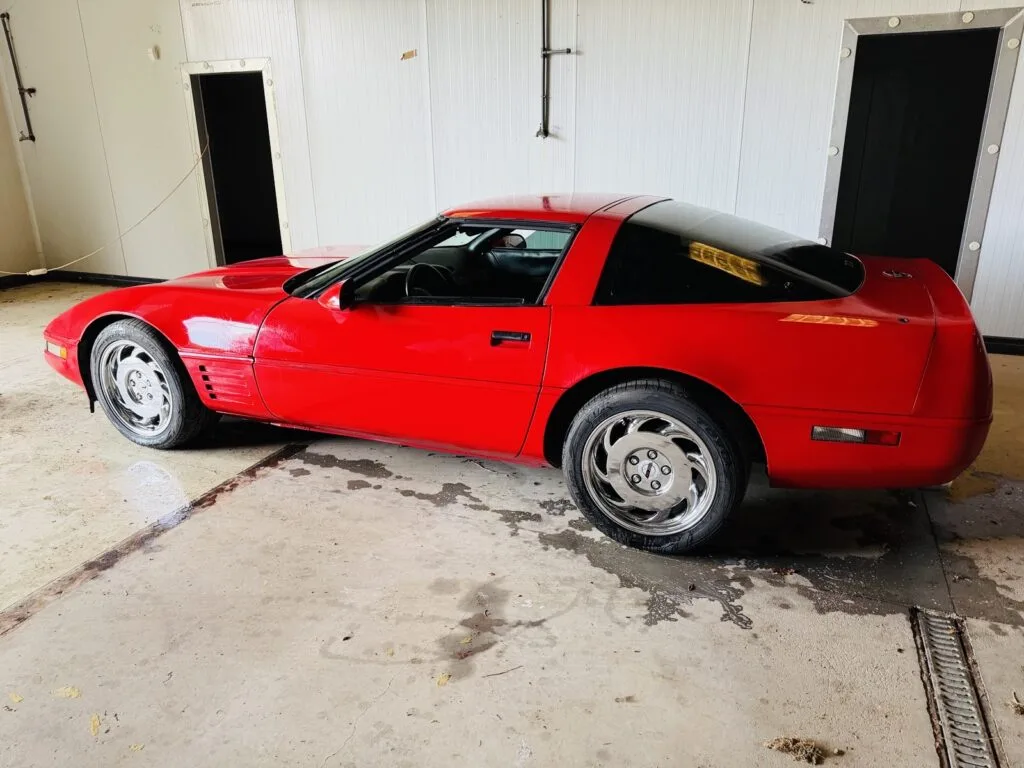 Chevrolet Corvette C4 1991 V8 5.7L Vermelha em stock na AutoZilla Portugal — foto 01