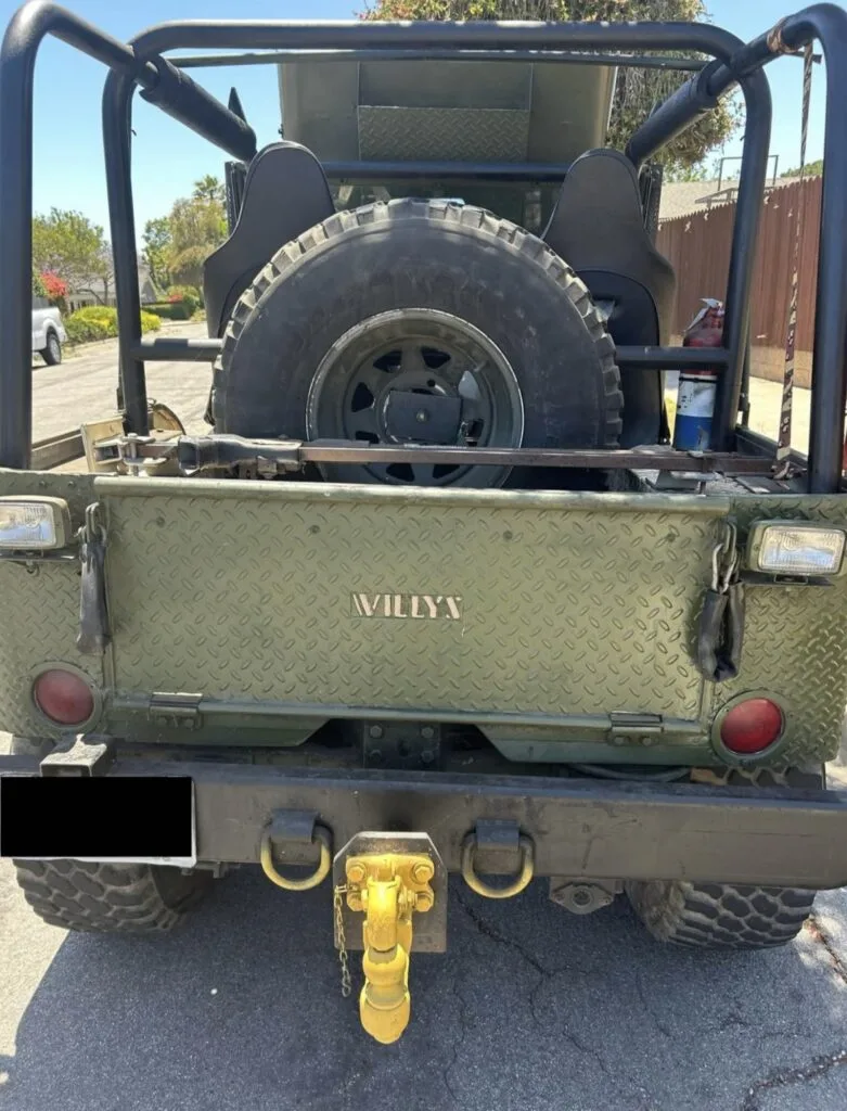 Jeep Willys 1946 — V8 Corvette Swap (Veterana WW2)