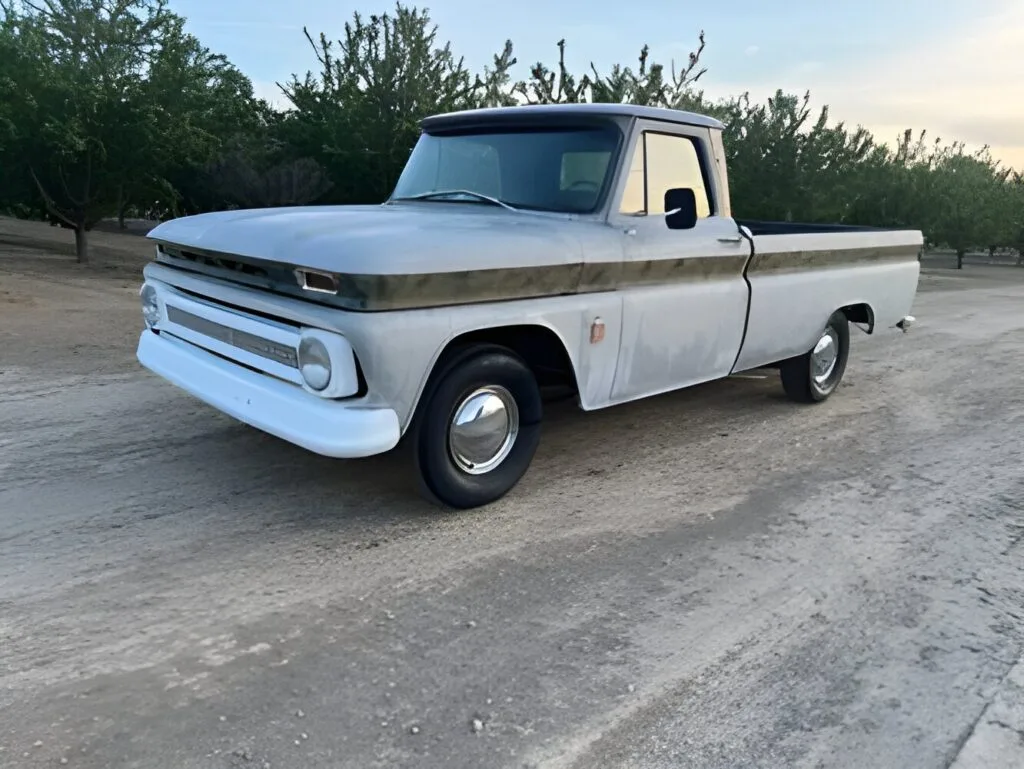 Chevrolet C10 1964 — Survivor original com motor 250 ci e caixa manual 3 velocidades