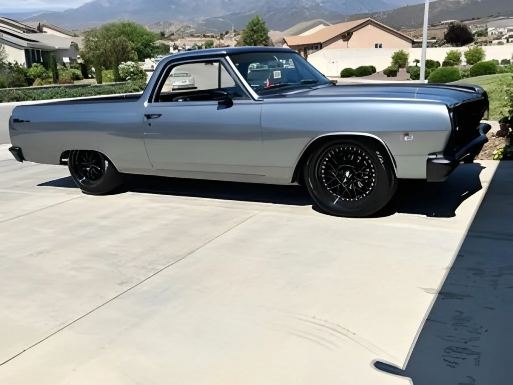 Chevrolet El Camino 1965 — Motor 350 V8, caixa manual de 4 velocidades, suspensão e travões revistos